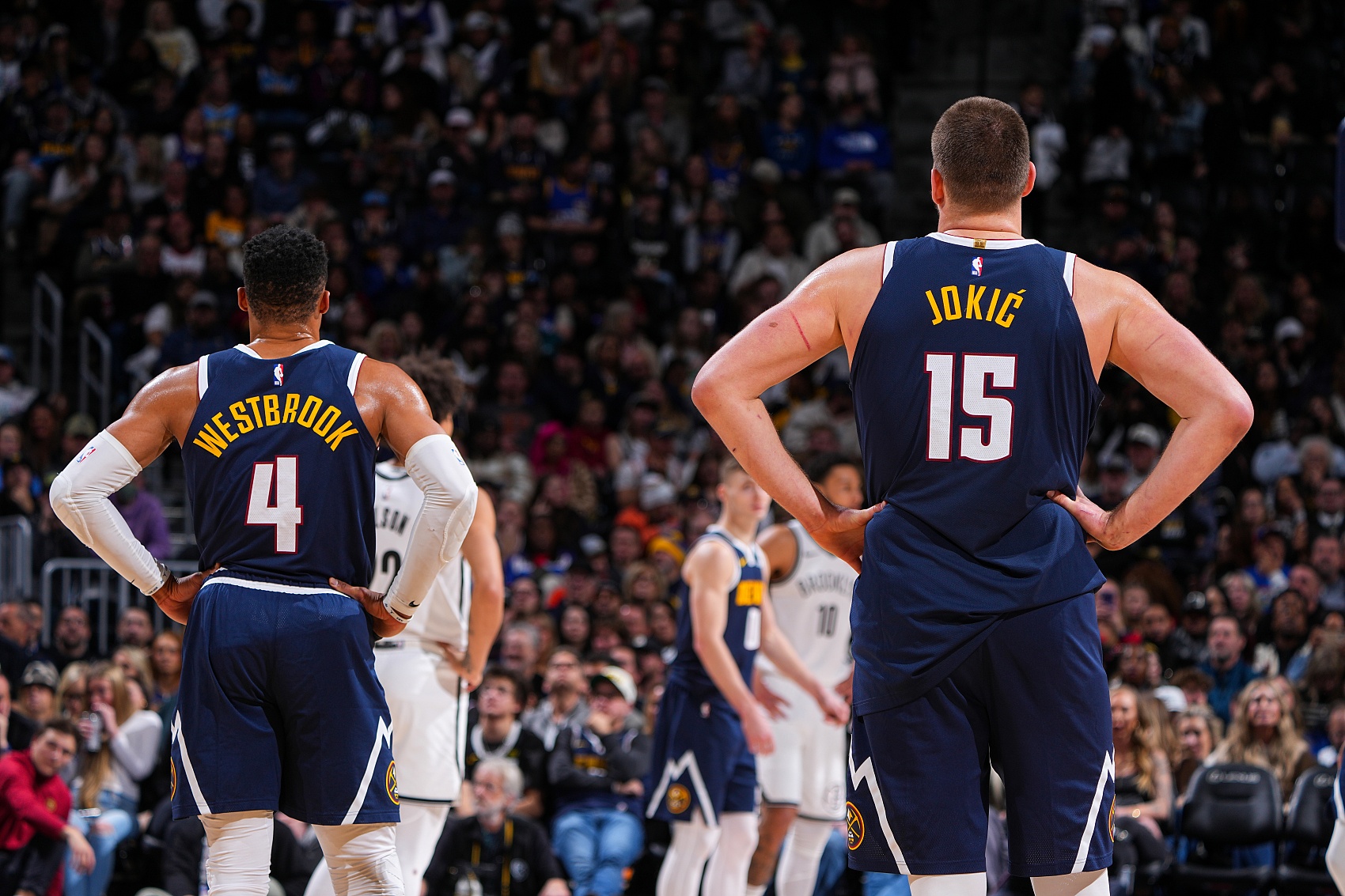 NBA季后赛：掘金横扫步行者晋级